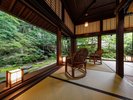 ■ラウンジ「サロン上段」 江戸時代、皇女和宮様や参勤交代の諸大名が滞在した上段の間をリニューアル