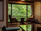 ■【水月】本館和室10畳+広縁/四季を映す日本庭園を望む