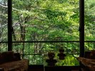 ■【水月】本館和室10畳+広縁/四季を映す日本庭園を望む