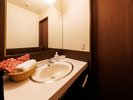 ■【皐月】本館和室8畳/情緒ある諏訪大社の杜を望む