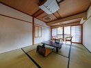 ■【皐月】本館和室8畳/情緒ある諏訪大社の杜を望む