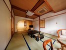 ■【皐月】本館和室8畳/情緒ある諏訪大社の杜を望む
