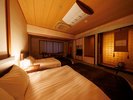 ■【花水木】本館和室10畳 ツインベッド/下諏訪の街並みを望む