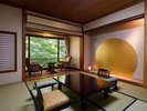 ■【水月】本館和室10畳+広縁/四季を映す日本庭園を望む
