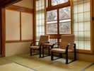 2面の窓から渓流を【和室8畳+6畳角部屋】※トイレ・洗面なし