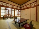 2面の窓から渓流を【和室8畳+6畳角部屋】※トイレ・洗面なし