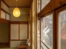 2面の窓から渓流を【和室8畳+6畳角部屋】※トイレ・洗面なし