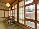 2面の窓から渓流を【和室8畳+6畳角部屋】※トイレ・洗面なし