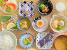 地産食材を中心とした品数豊富な朝食御膳をお楽しみいただき、元気に一日お過ごしください!!