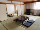 定員9名 二間の和室(12畳+7畳)