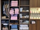 フロント横にアメニティー・浴衣・タオルご用意しております。