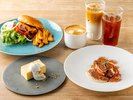 【カフェ】香り高いドリンクと彩り豊かなスイーツ・軽食で、ほっとひと息のカフェタイム