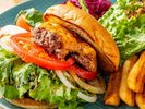 【カフェ】メニュー一例:九州産牛プレミアムバーガー