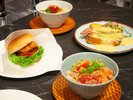 【ブレックファースト】選べる4種類のメインプレート+ハーフビュッフェにてご提供