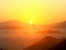 夕日に照らされる雲海は幻想的です