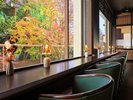 ラウンジ 2021年1月、落ち着きのある椅子テーブル席を配置しリニューアルしました。