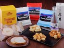 売店 江戸屋オリジナル商品のお菓子なども多数取り揃えております。