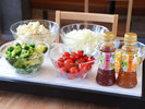 野菜本来の自然な甘みと、シャキシャキとした食感が楽しめる自慢のサラダです。