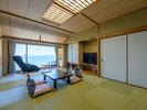 【スタンダード和室(一例)】オーシャンビューを望む和室で、心安らぐひとときをお過ごしいただけます。