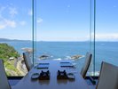 【レストラン-しおさい】目の前に広がる海景色とともに、特別な食事時間をお楽しみいただけます。