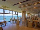 【レストラン】一面に広がる海景色を眺めながら、ゆったりとお食事をお楽しみいただけます。