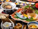 【夕食|伊勢海老&鮑付きコース】伊勢海老のお造りと活き鮑の酒蒸しを中心とした当ホテル自慢の会席です。