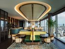 28階 Gate Lounge:朝の爽やかなひとときから夜の静寂まで、一日の移ろいに寄り添う上質な空間。