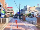 路面電車沿いに直進します
