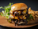【お料理】夕食/当館グリル料理メニュー一例/チーズハンバーガー