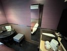 ダブルシャワールームタイプデスク周り