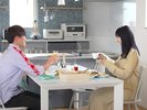大切な方と朝日が差し込むお部屋で清々しい朝を