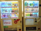 自動販売機(飲料)は1Fロビーにございます。