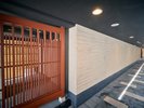 1階通路。この奥に進んでいただくとエレベーターがあり、そこから各階に挙がっていただけます。