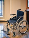 フロントでは車いすも常備しております。おみ足の不自由な方や、ご高齢の方にもご利用いただいております。