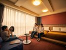 デラックスツインのご利用イメージ。最上階に位置しているため、見晴らしもよくなっております。