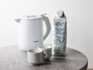 客室|備品イメージ/電気ポット・マグカップ・冷蔵庫には無料のミネラルウォーターをご用意しています。