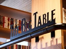 THE LIBRARY | 大きな特製机はまるで図書館のよう―― the big table