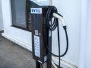 電気自動車充電器
