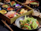 新鮮なサラダや海鮮を楽しめる贅沢な朝食