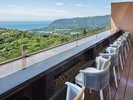 「カフェテラス」 海を見渡すテラスでは、足湯を楽しみながらお召し上がりいただくこともできます。