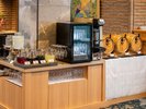 「カフェテラス」 ご宿泊者様には、生ビールやソフトドリンクなどを無料でご用意しております。