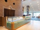 「カフェテラス」 ランチメニューの他、ドーナツ、スイーツ、軽食などをご用意しております。