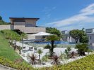 「WAVE Garden」 水盤中央のカウンターでは足湯も楽しめます。