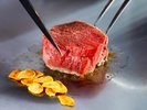 【隣接レストラン/蜃気楼鉄板焼】希少な宮古牛と厳選された県産牛、新鮮な魚介類が目の前で踊ります。