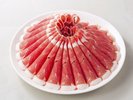 【リゾート内レストラン/薬膳火鍋 小肥羊】ラム肉は、ダイエット効果抜群、ビタミンや鉄分も豊富