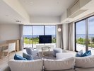 【オーシャンフロント】コーナータイプの広いテラスから一望できる宮古島のネイチャービュー。