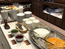 朝食バイキングにはもちろんサラダやヨーグルトのヘルシーメニューも。