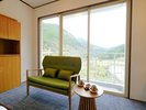 山側和モダン:10畳+twn(41u)筑後川の上流と天ケ瀬の山々を望む眺望です。