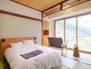 山側和洋室:10畳+ダブル(41u)筑後川の上流と天ケ瀬の山々を望む眺望です。