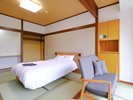 山側和洋室:10畳+ダブル(41u)筑後川の上流と天ケ瀬の山々を望む眺望です。